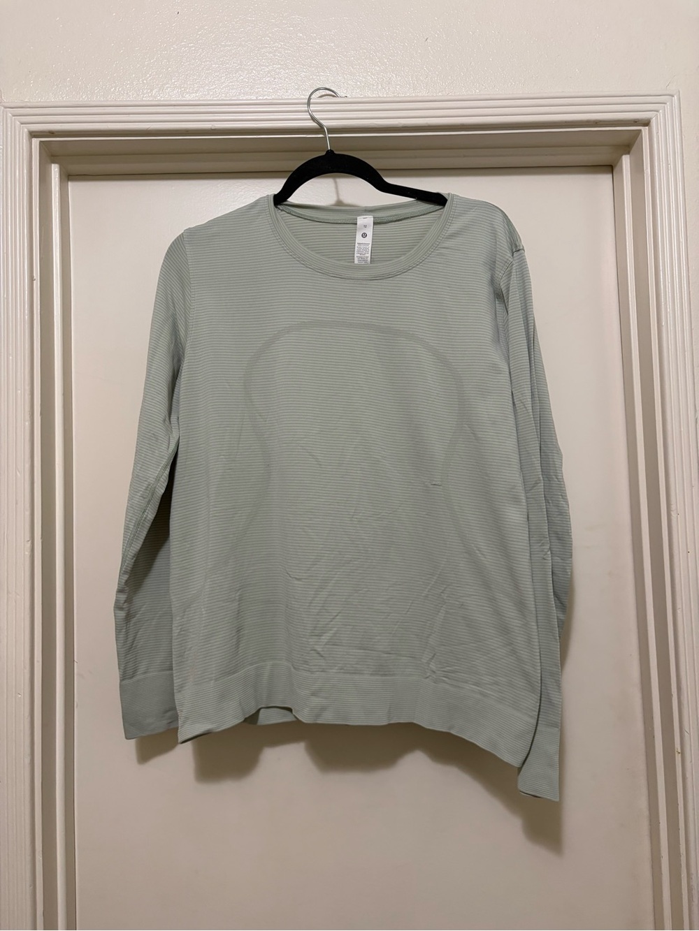 LULULEMON LIGHT GREEN STRIPED HIP LENGTH LONG SLEEVE TOP SIZE 12